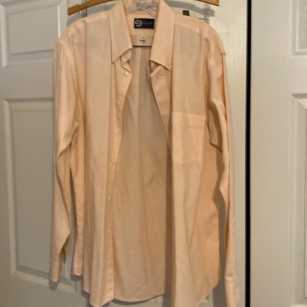 Mens casual button down light peach colored  16 1/2  34/35 shirt like new